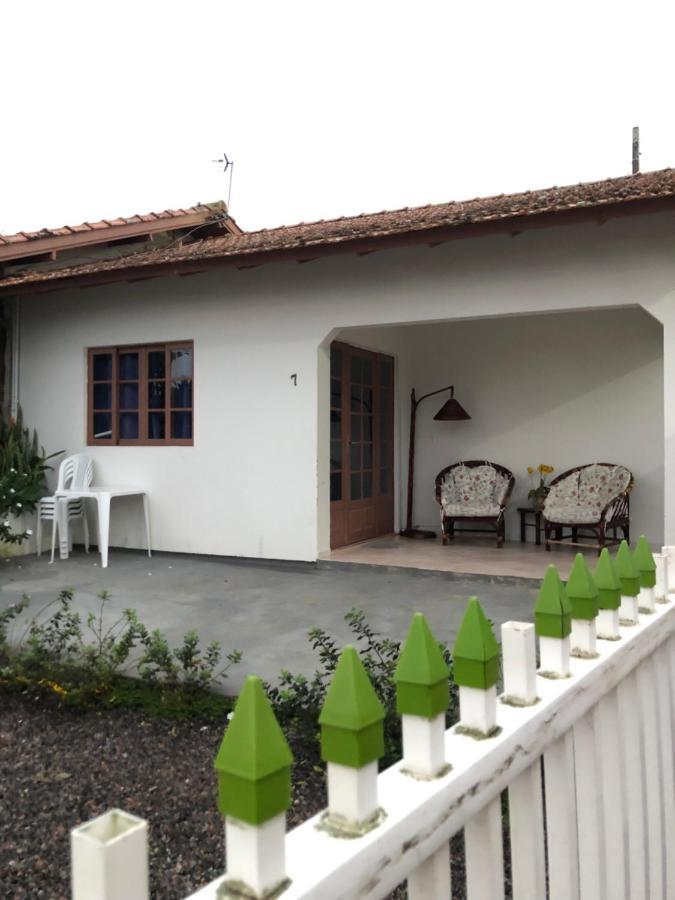 Casinha De Praia Na Fazenda Da Armacao Говернадор Селсо Рамос Екстериор снимка